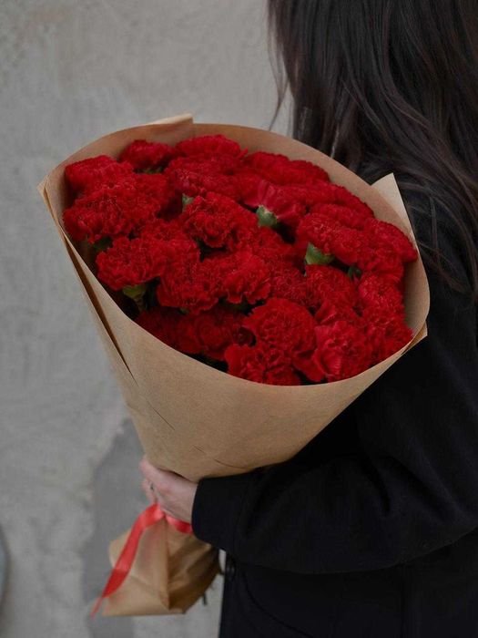 Гвоздики красные цветы