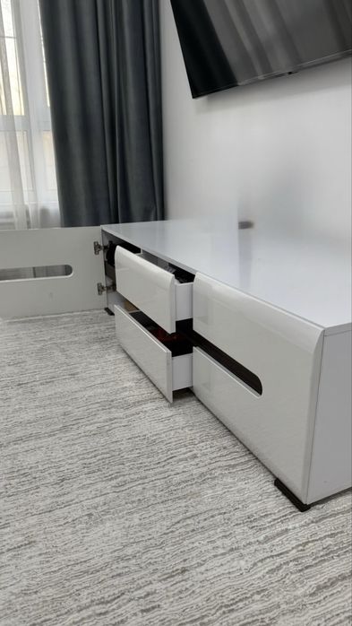 Продается ТВ тумбочка