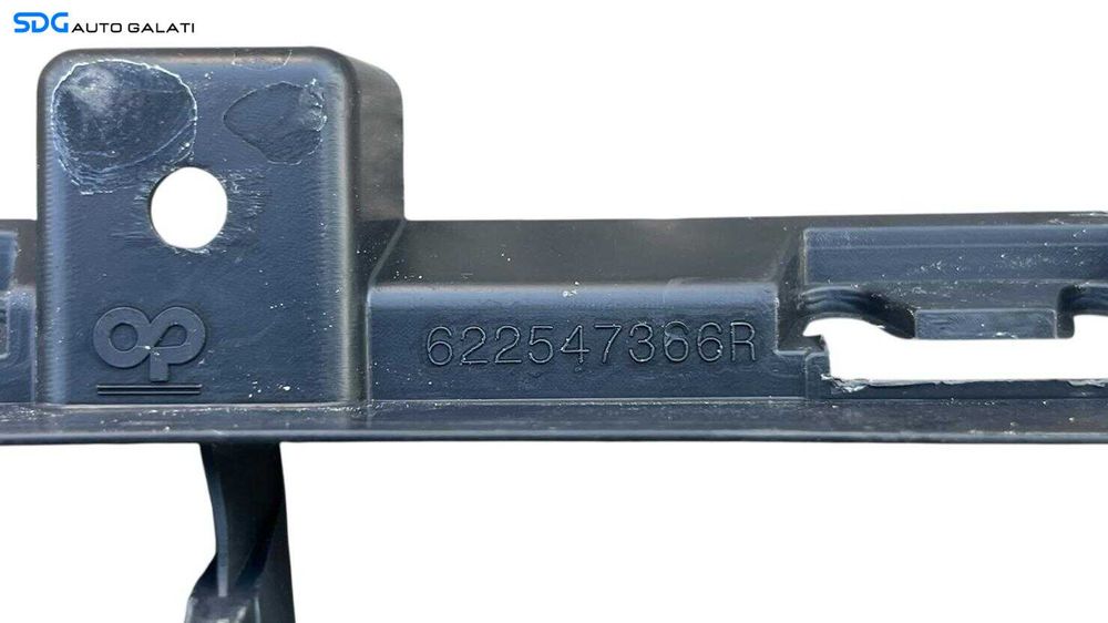 Grila Centrala Inferioara de pe Bara Spoiler Fata Renault Megane 3 FL Facelift 2013 - 2016 Cod 622548366R (Prezinta Mici Fisuri Intre Grile) [LC1417]