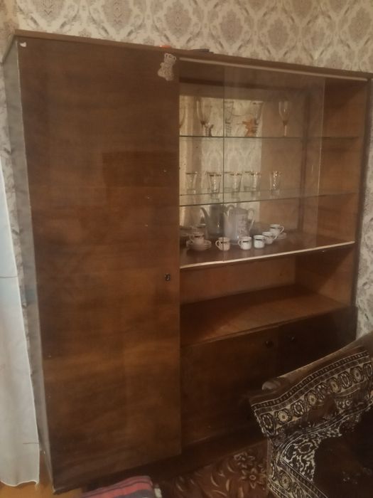 Продам сервант советски состояние отличное