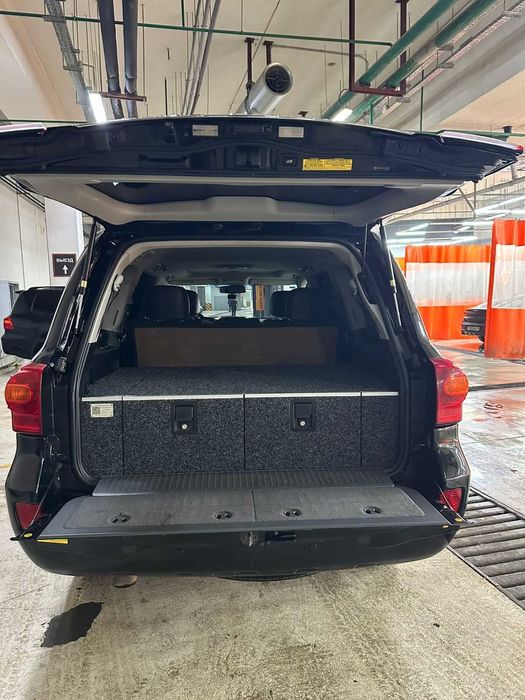 Автомобиль Land Cruiser