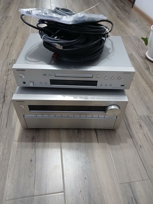 Amplificator onkyo foarte puțin folosit livrare prin curier cu rambus