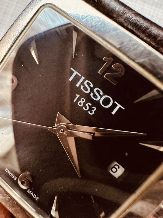 Часовник Tissot оригинален с кутия и документи