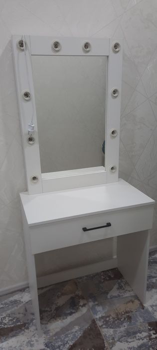 Трюмо 75 см ширина с лампами