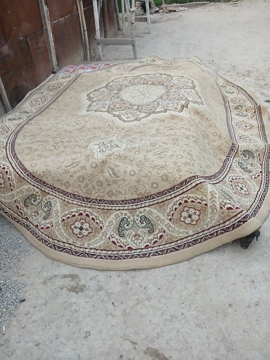 2 ярим га 3 ярим гилам сотилади жуда калин