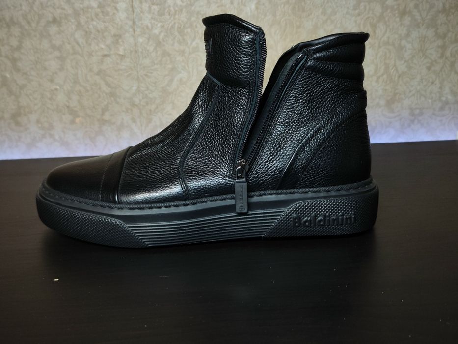 Нови кожени обувки Baldinini в черно