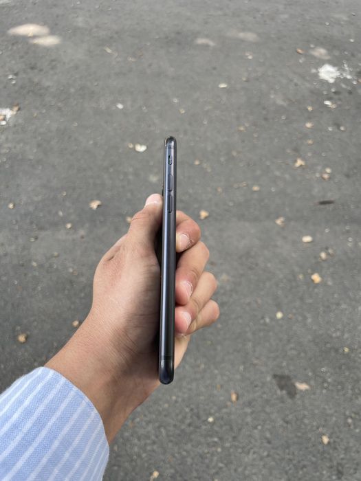 iPhone SE 2020    .