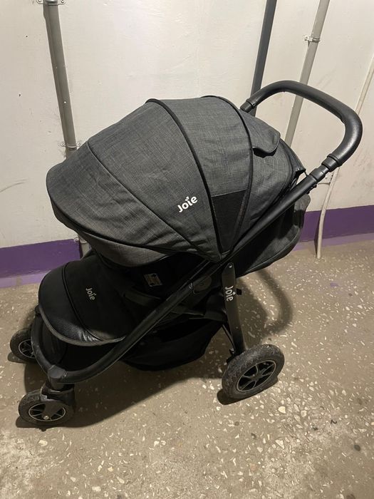 Продам коляску детскую Joie!