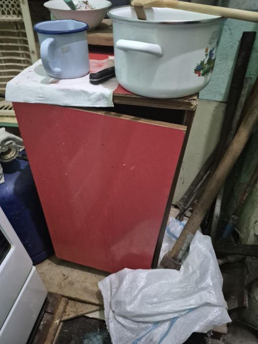 Facem curat în curți și becuri