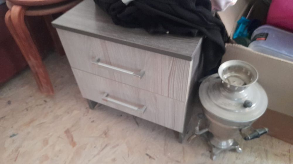 Продам кровать без матраса+2 тумбочки