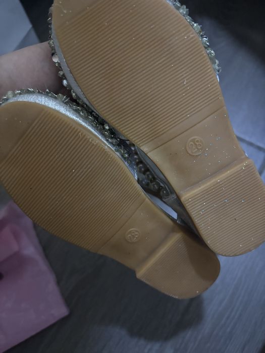 Продам детские туфли