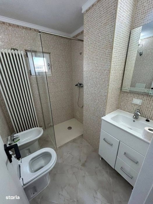 De vanzare apartament cu 4 camere, 2 bai, etaj 3, in zona Piata Mare