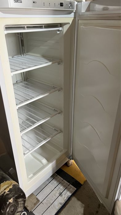 Продается морозильная камера Atlant