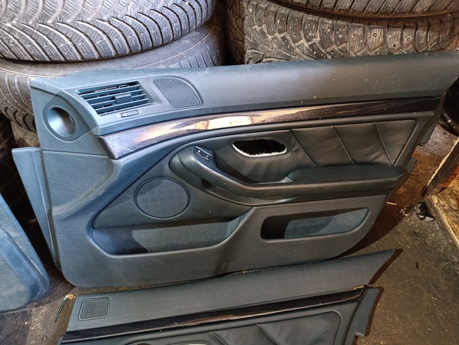 Обшивки дверей на BMW E39 кожа
