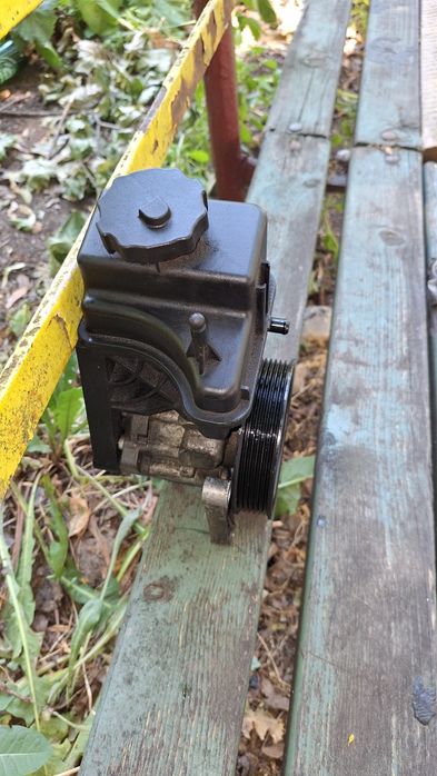 Хидравлична помпа Mercedes  C 220 дизел 2011г.