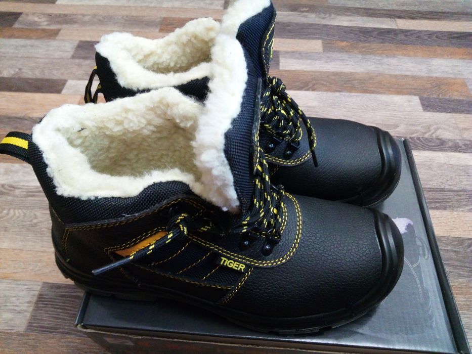Ботинки, спецобувь Tiger р.41(2 пары),44(1пара)