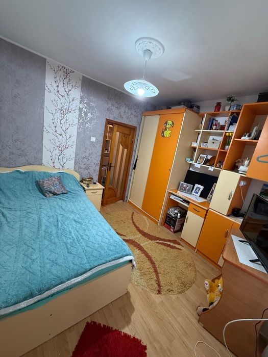 Vănd garsoniera +camera de cămin