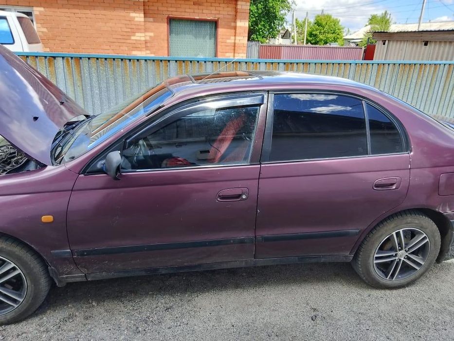 Toyota carina E б/у
