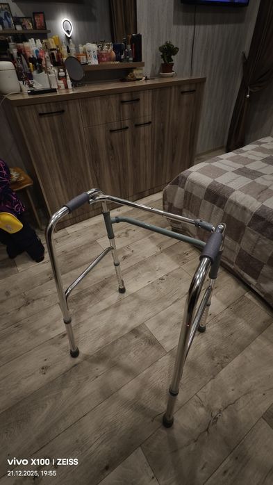 Продам ходунки новые