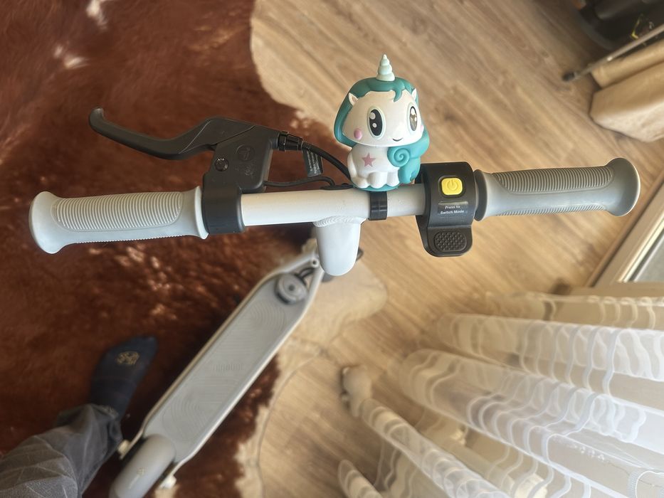 Продавам детска електрическа тротинетка Segway KickScooter Zing C10