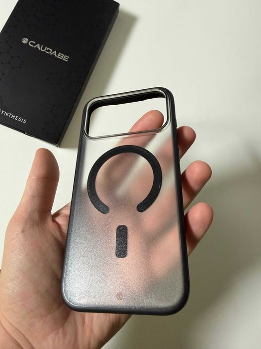 Husa premium Caudabe Synthesis Frost pentru Apple iPhone 17 Pro Max