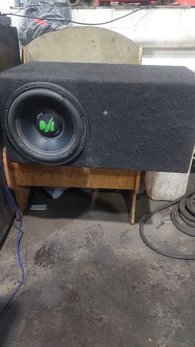Продам сабвуфер deaf bonce с усилителем