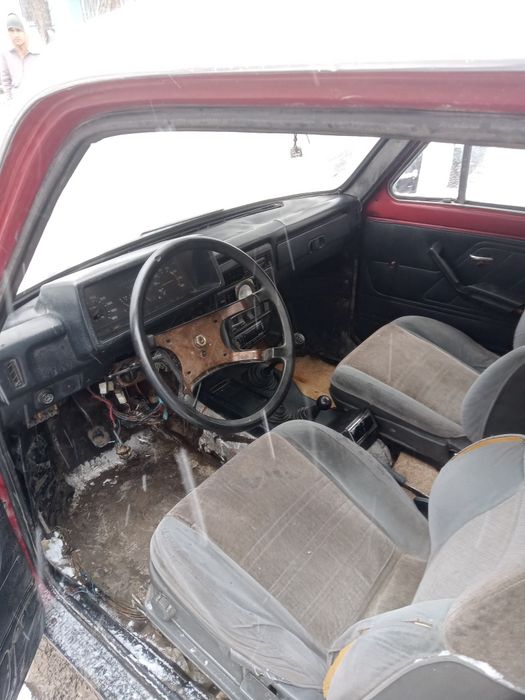 Машина нива срочно продаю