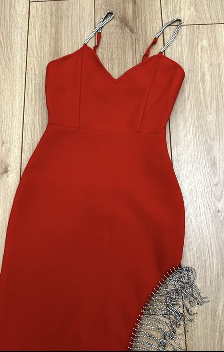 Официална червена рокля