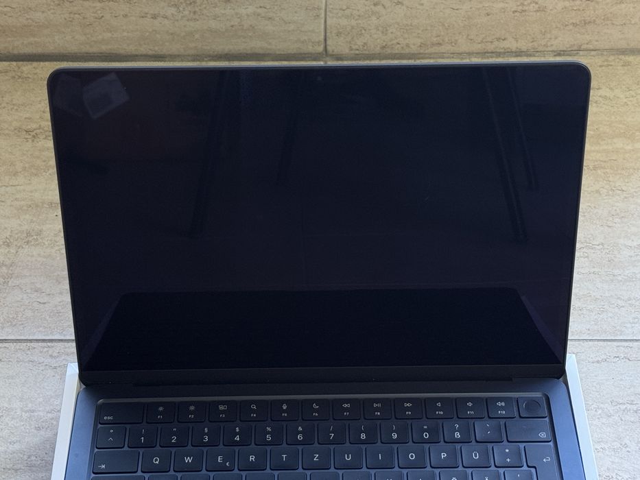 Apple MacBook Air 13” / M3 Chip / 2024 / 8GB RAM / 256GB SSD / Retina Display / A3113