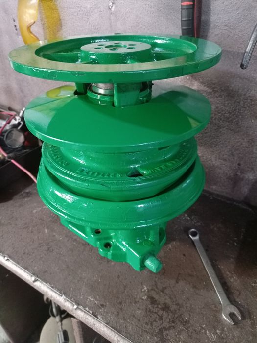 Продам вариатор JD RE587430