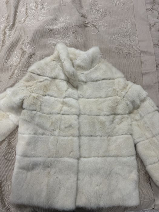 Шуба белого цвета