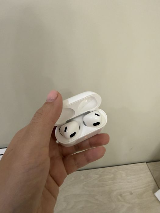 Продам наушники Airpods 3