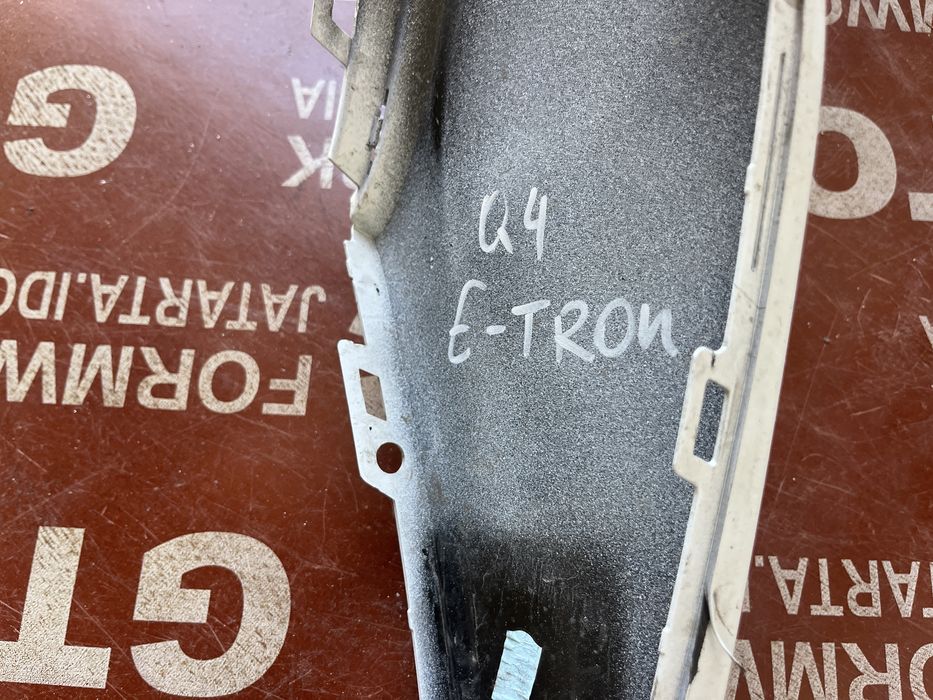 Лайсна за броня Audi Q4 E tron