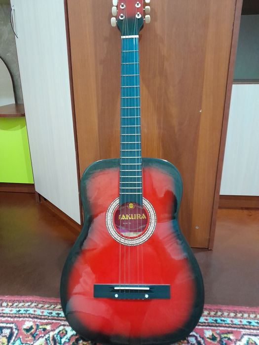 Продам гитару , в хорошем состоянии