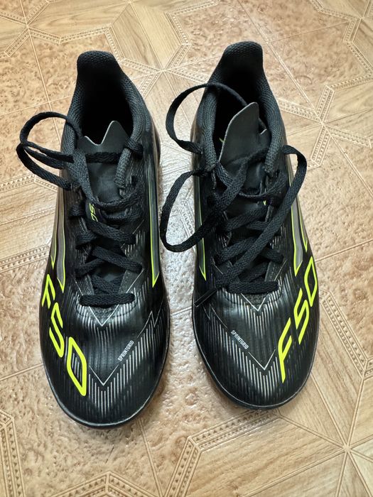 Продам детские кроссовки