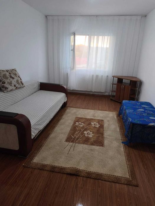 Apartament 3 camere de închiriat