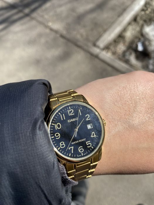 Продам часы кварцевые