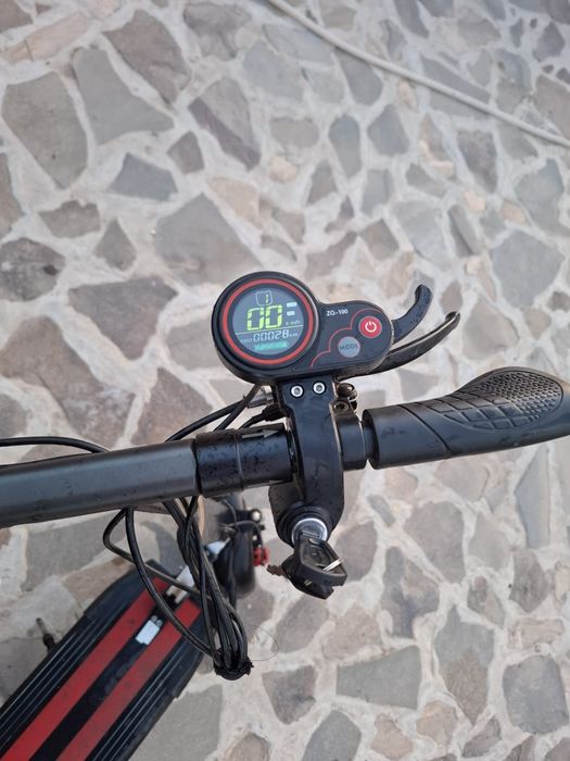 Trotinetă electrică  de vânzare stare foarte buna. Cu tot cu încărcător .