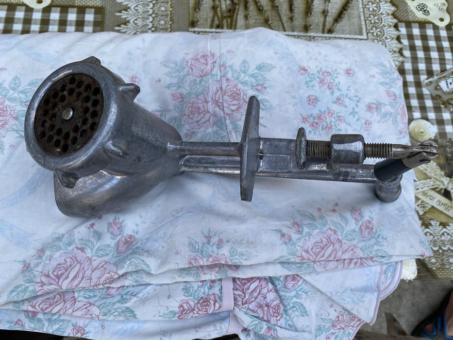Masină manuală de tocat carne