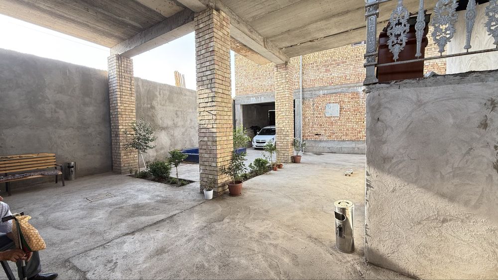 Продается дом,530кв,10 спальных комнат,подвал.