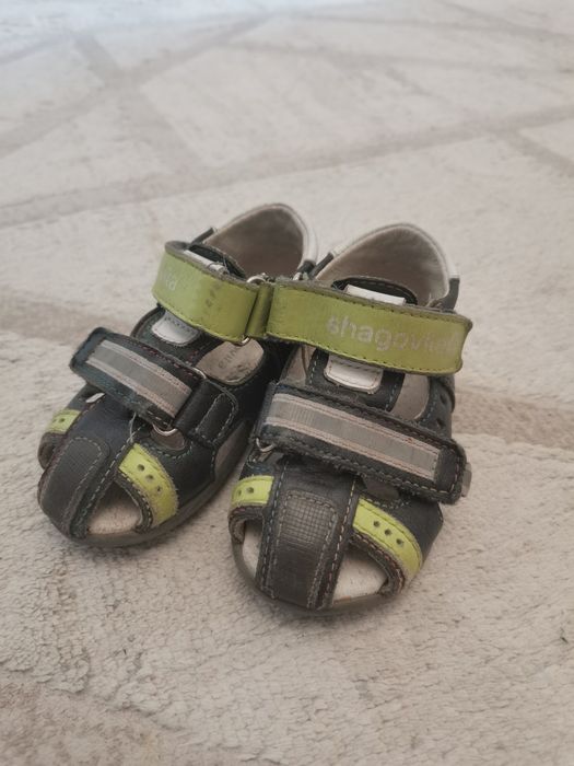 Детские сандали.