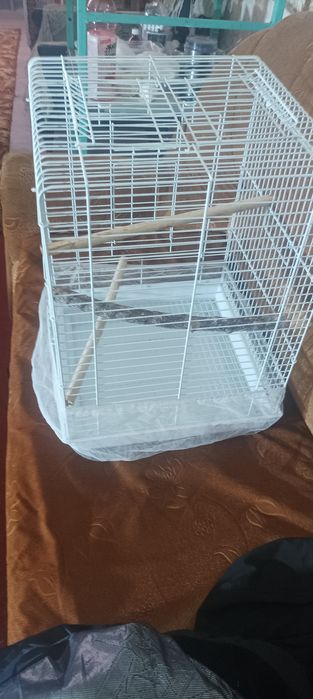 Продам большую клетку для попугаев