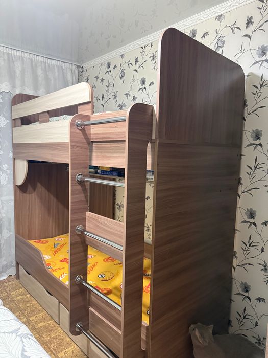 Двухъярусная кровать