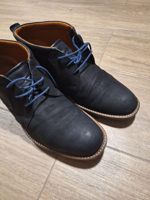 Papuci  ECCO bleumarin nubuc, mărimea 43, chukka boots, șireturi albastre