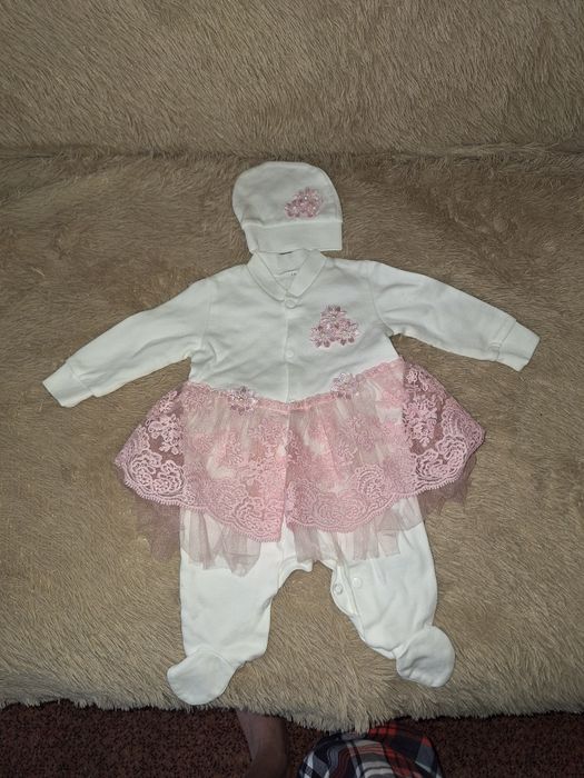 Продам кастюмчик на выписку