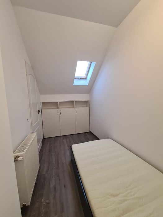 Apartament 3 camere, decomandat, mansardă, Strand