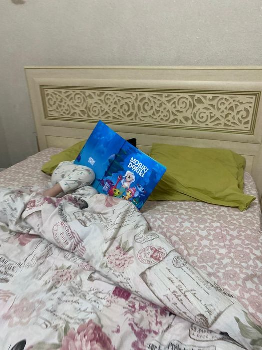 Двуспальная кровать