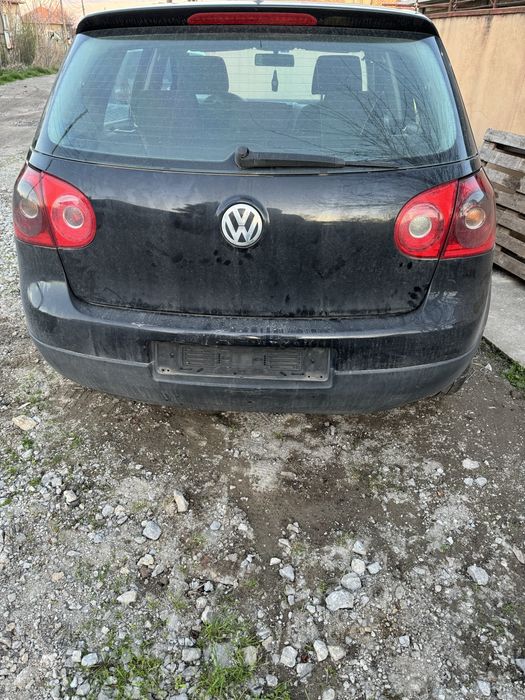 Продавам голф 5 1.9 105кс