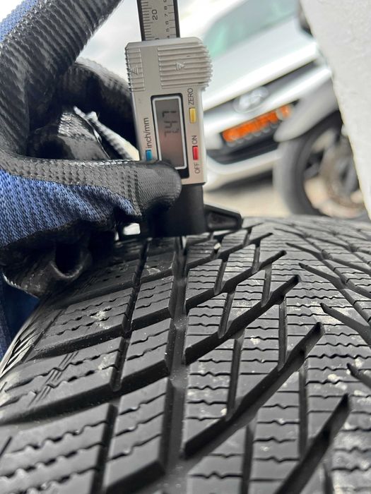 Джанти със зимни гуми Goodyear 235/55/17 от Форд/Ford Куга/Kuga!