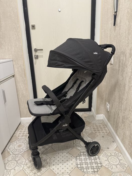 Коляска Joie